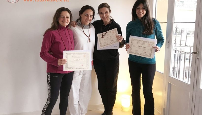 Entrega de diplomas de 1ª Iniciación de Yoga Sadhana (Marzo 2018)